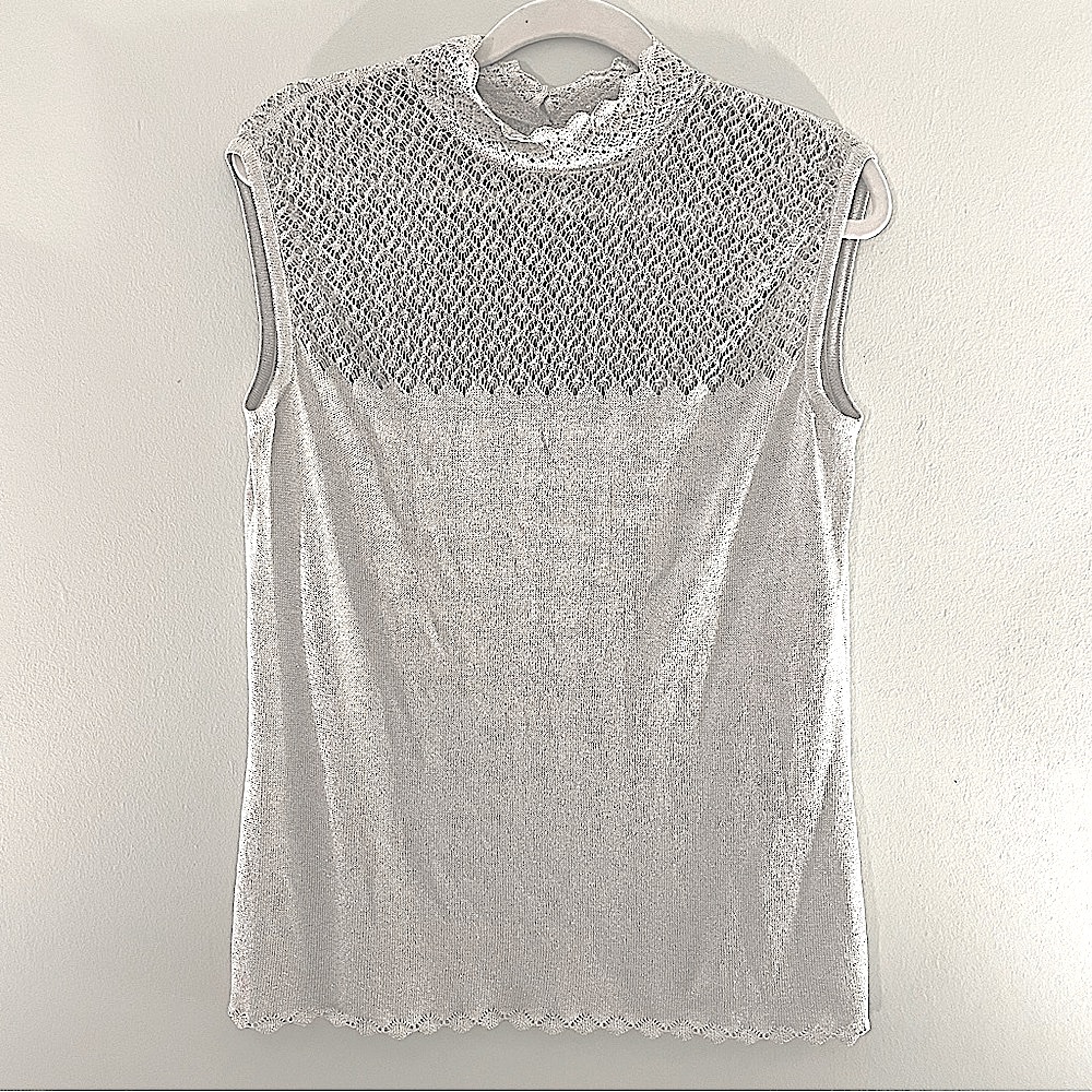 St. John Crochet Lace Sleeveless Knit Top Mock Neck Grey Silver Size Medium